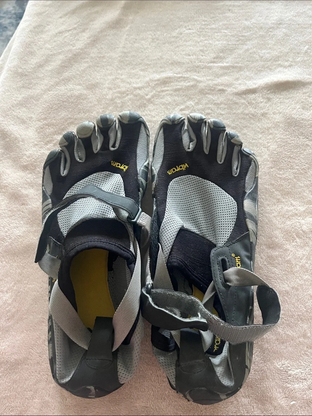 Vibram Men's FiveFingers KSO EVO Gray Black Minimalist Toe Shoes